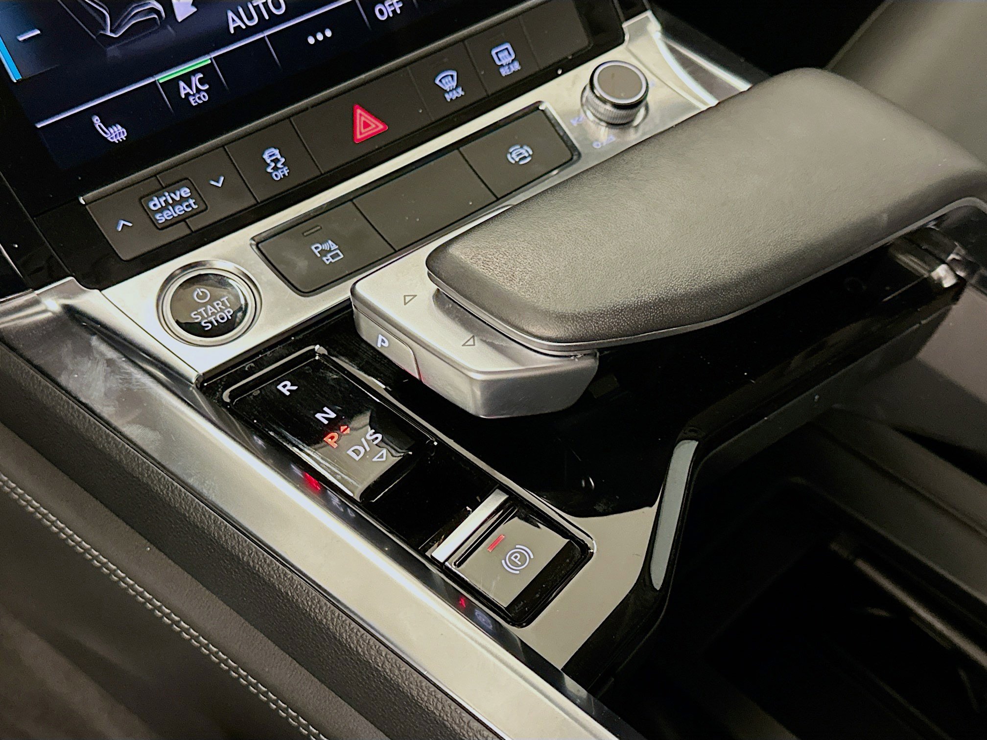 Used 2022 Audi e-tron Premium image 25