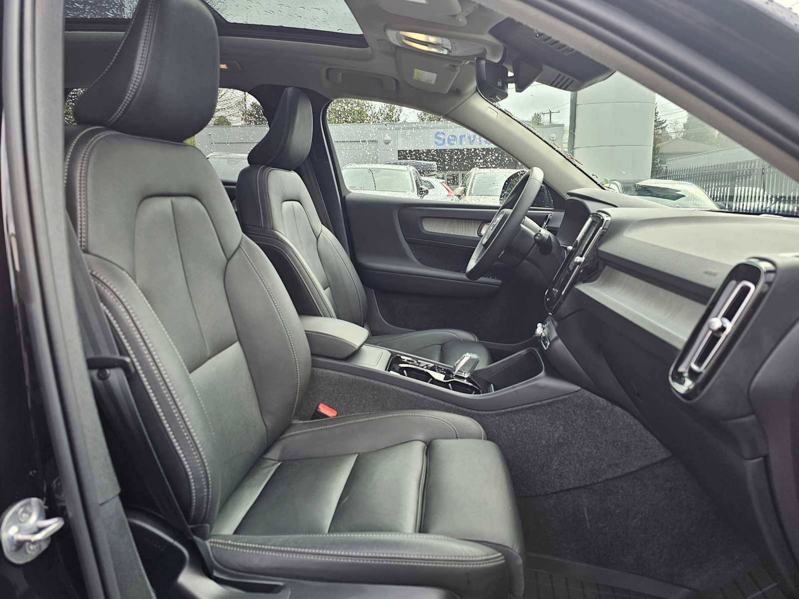 Certified 2024 Volvo XC40 B5 Plus w/ Climate Package image 11