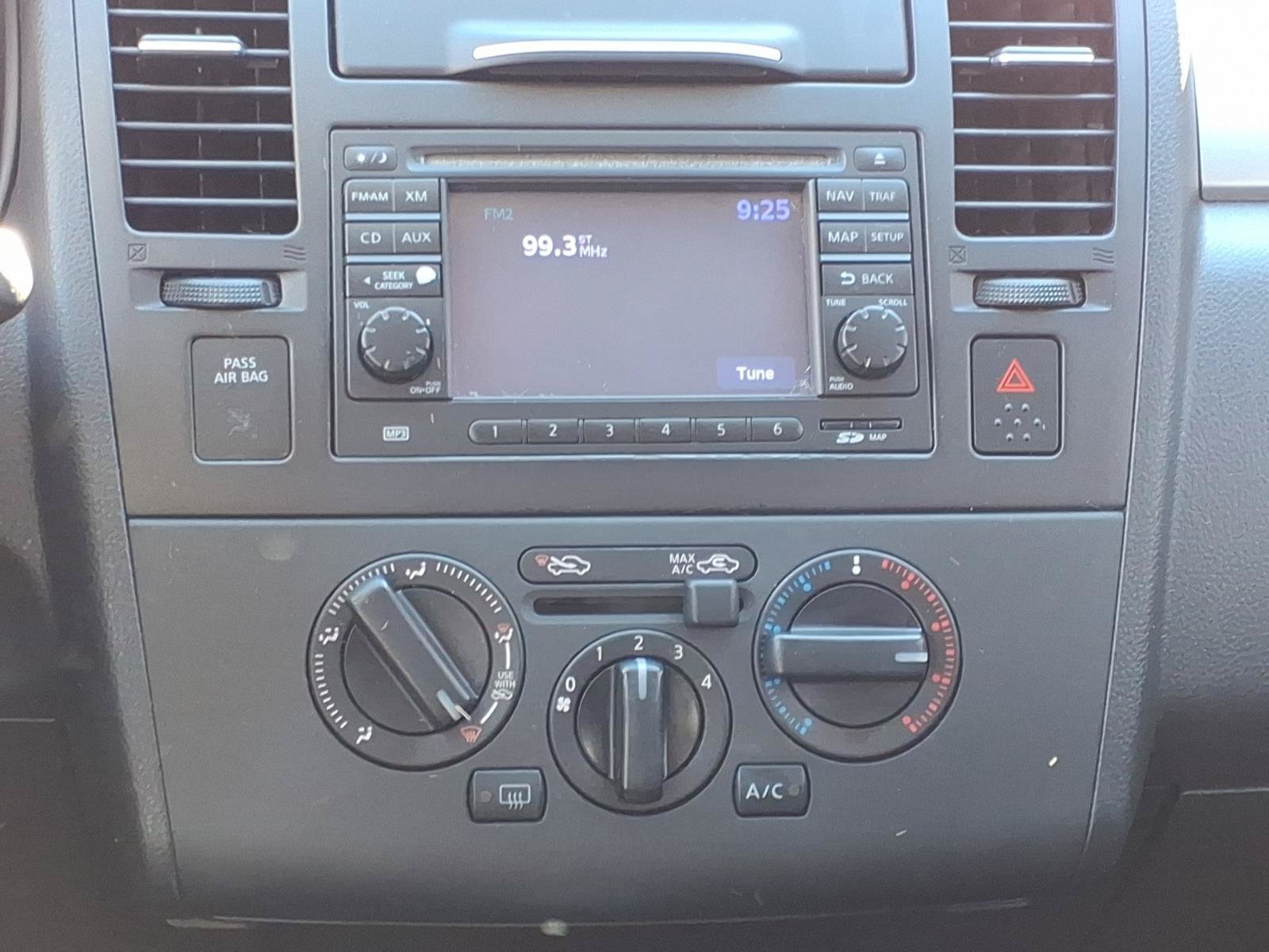 Used 2011 Nissan Versa Hatchback w/ Navigation/Satellite Pkg FWD image 6