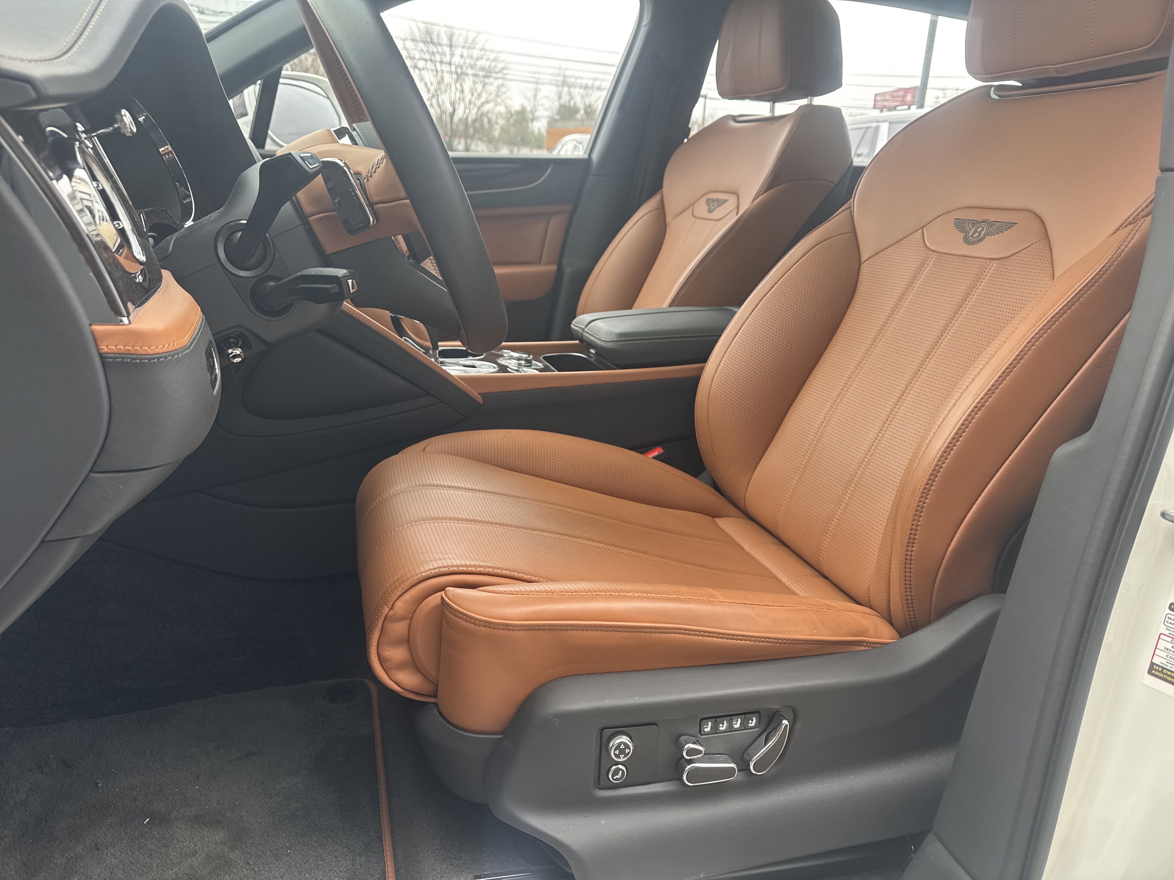 Used 2024 Bentley Bentayga Extended Wheelbase image 14