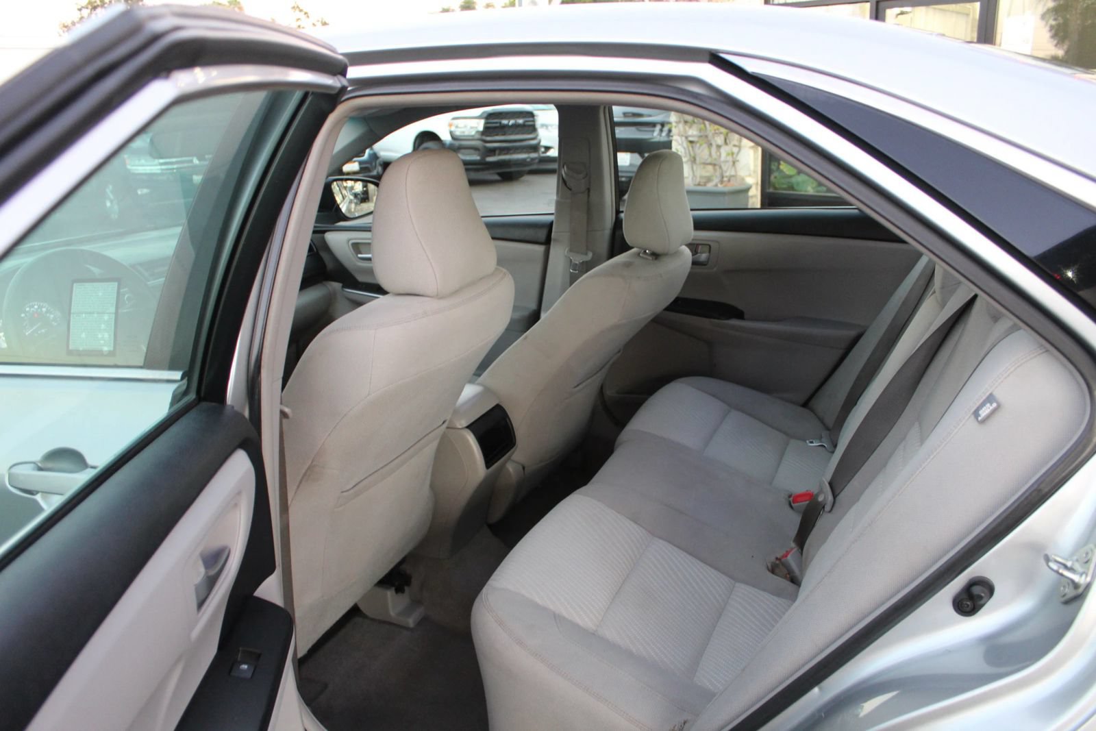Used 2017 Toyota Camry LE FWD image 12