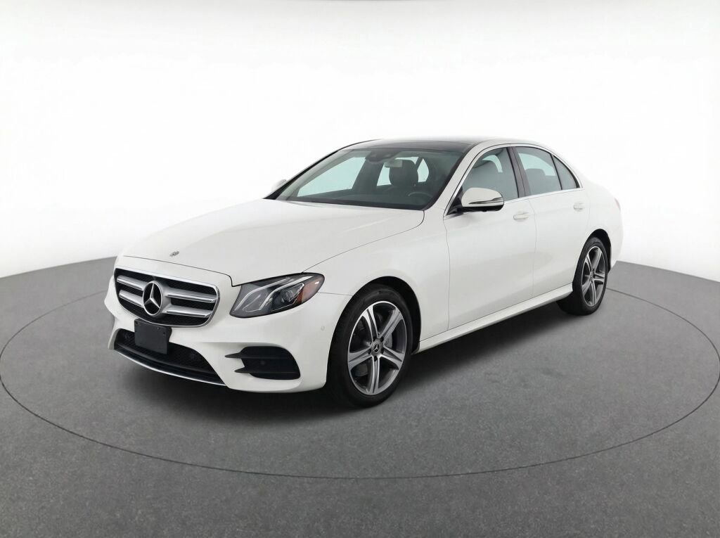 Used 2019 Mercedes-Benz E 300 4MATIC image 3
