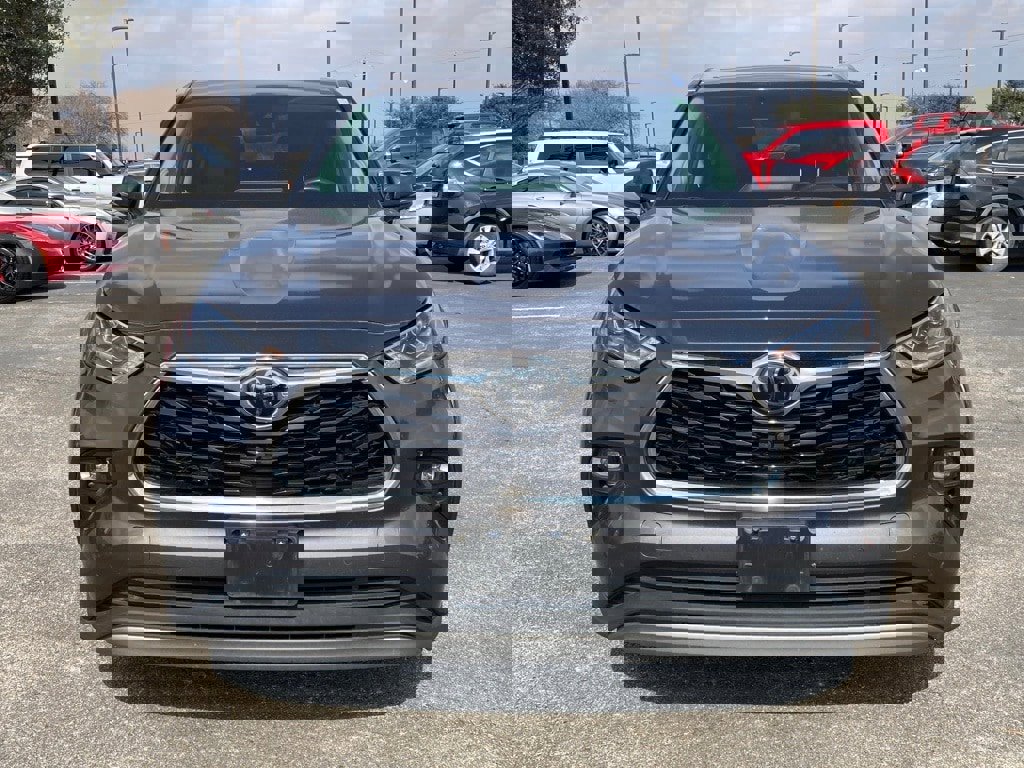 Certified 2022 Toyota Highlander Platinum image 2