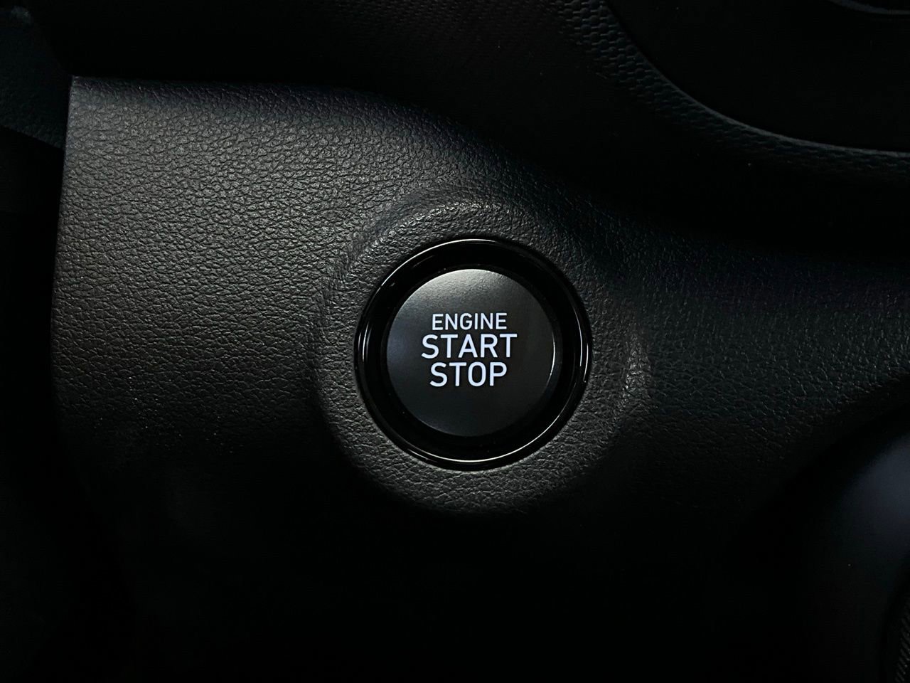 Used 2025 Hyundai Venue SEL image 28