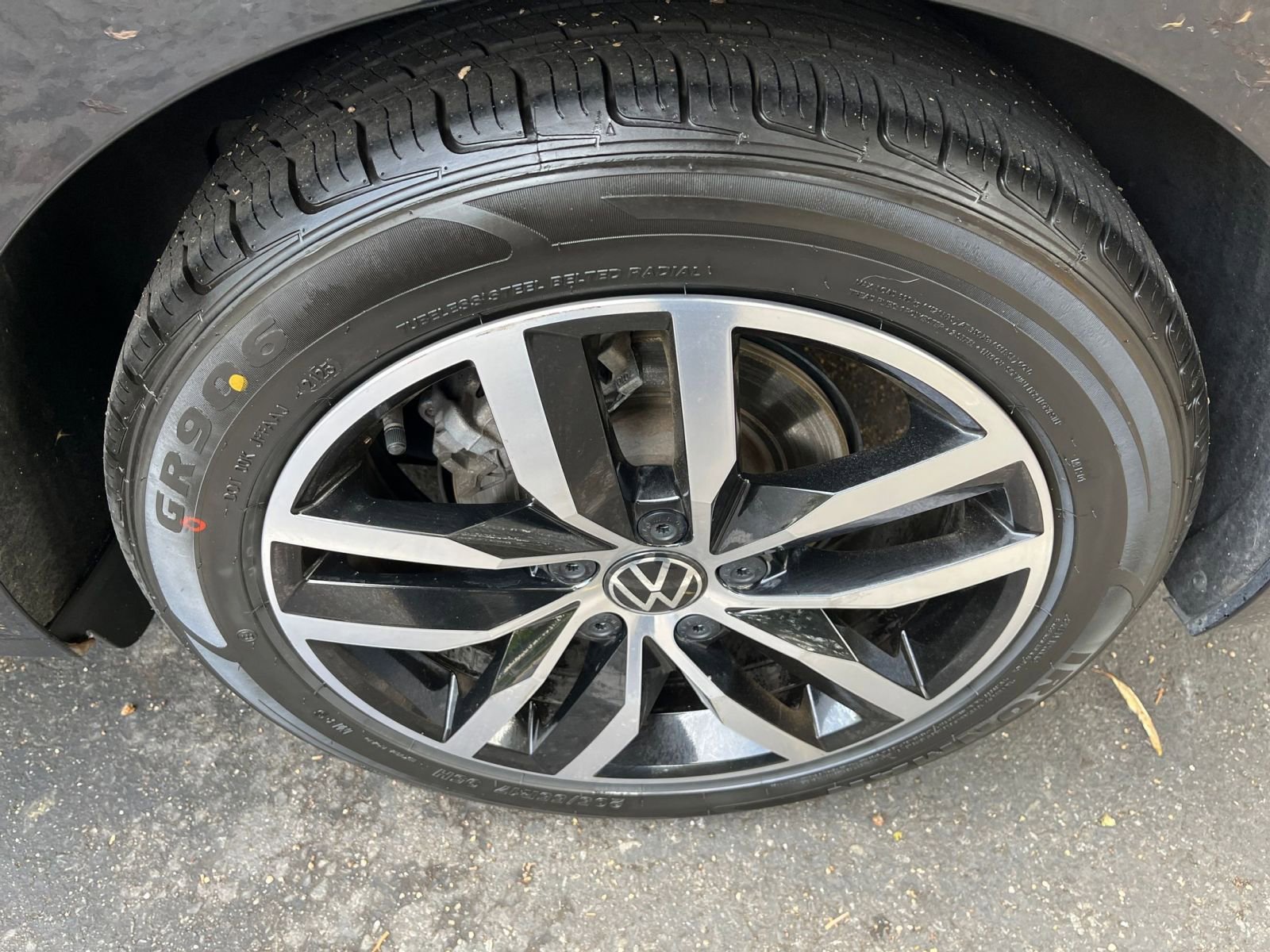 Used 2025 Volkswagen Jetta SE image 29