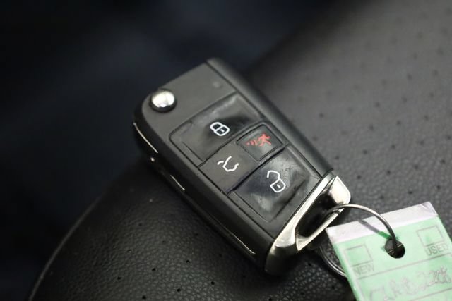 Used 2016 Volkswagen e-Golf SEL Premium FWD image 31