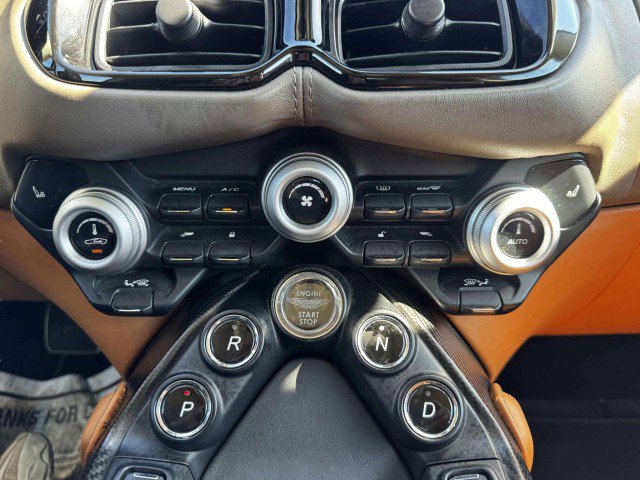 Used 2022 Aston Martin V8 Vantage Roadster image 33