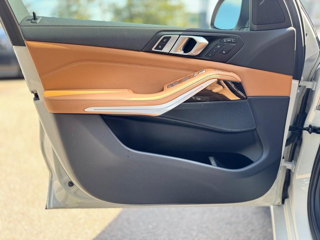 Used 2023 BMW X7 xDrive40i image 12