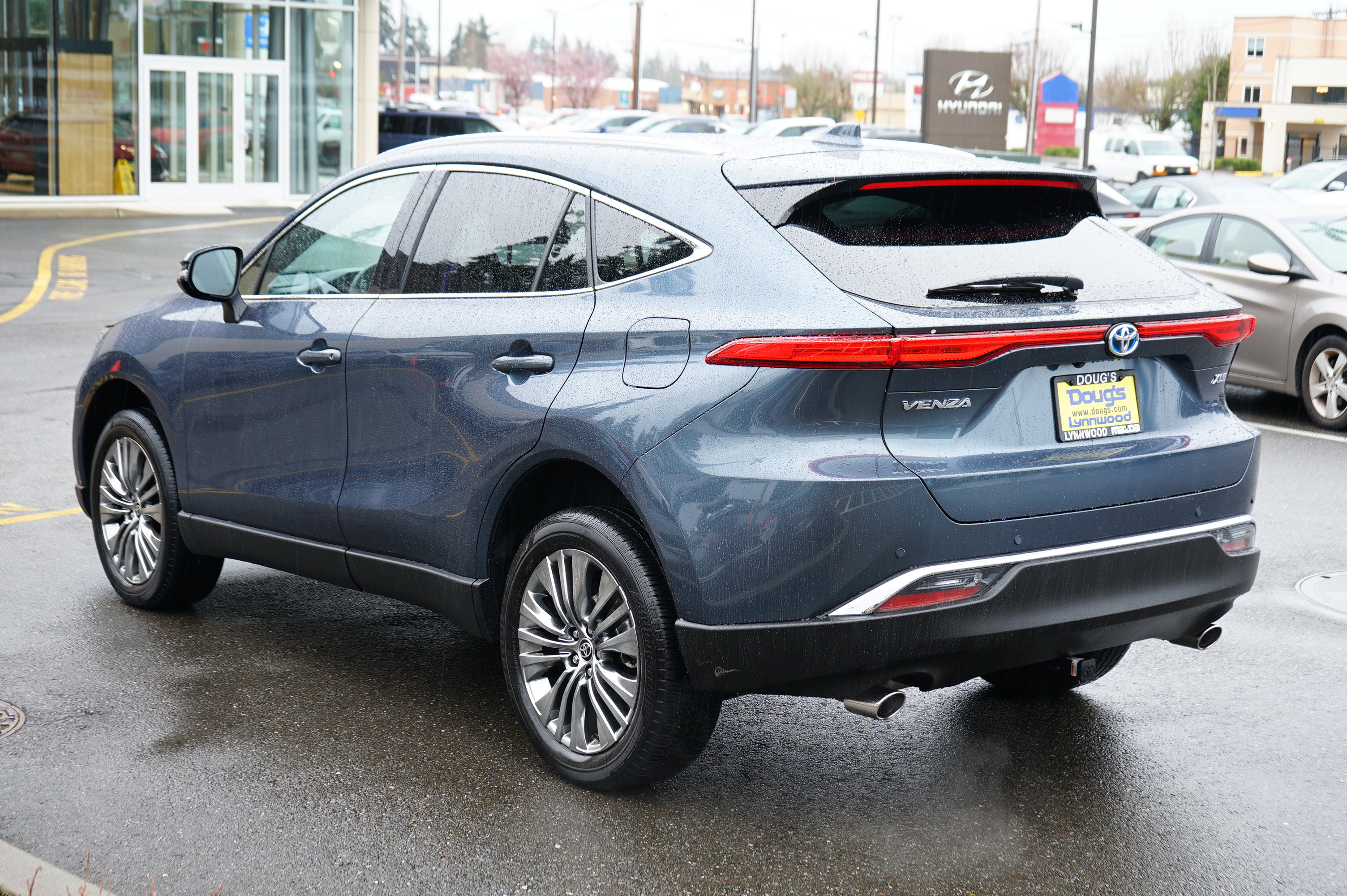 Used 2024 Toyota Venza XLE AWD/4WD image 5