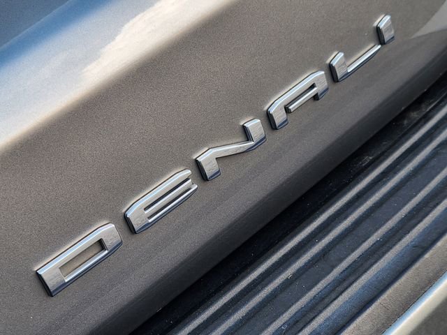 Used 2023 GMC Yukon XL Denali image 9