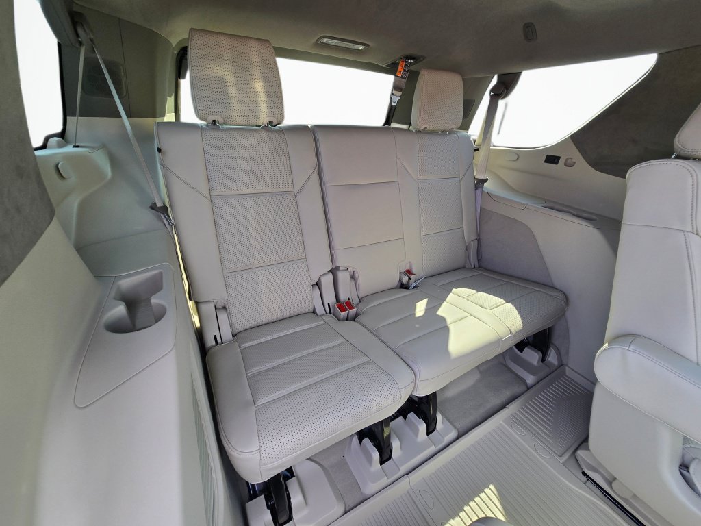 New 2026 Cadillac Escalade Platinum Luxury w/ LPO, Floor Liner Package AWD/4WD image 23