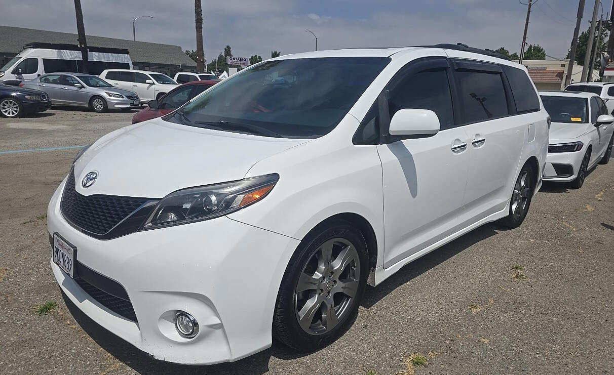 Used 2017 Toyota Sienna SE