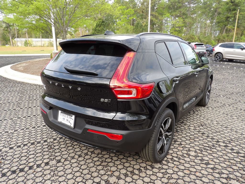 New 2026 Volvo XC40 B5 Core w/ Climate Package AWD/4WD image 5