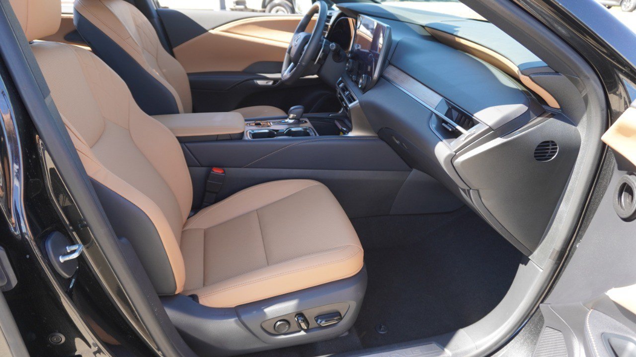 Used 2024 Lexus RX 350 Premium w/ Cold Area Package AWD/4WD image 14
