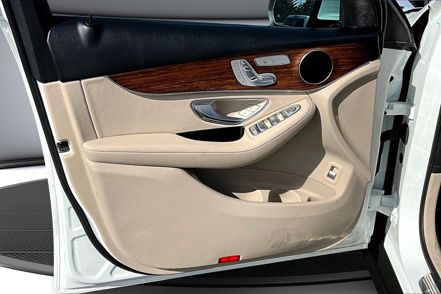 Used 2022 Mercedes-Benz GLC 300 4MATIC image 20