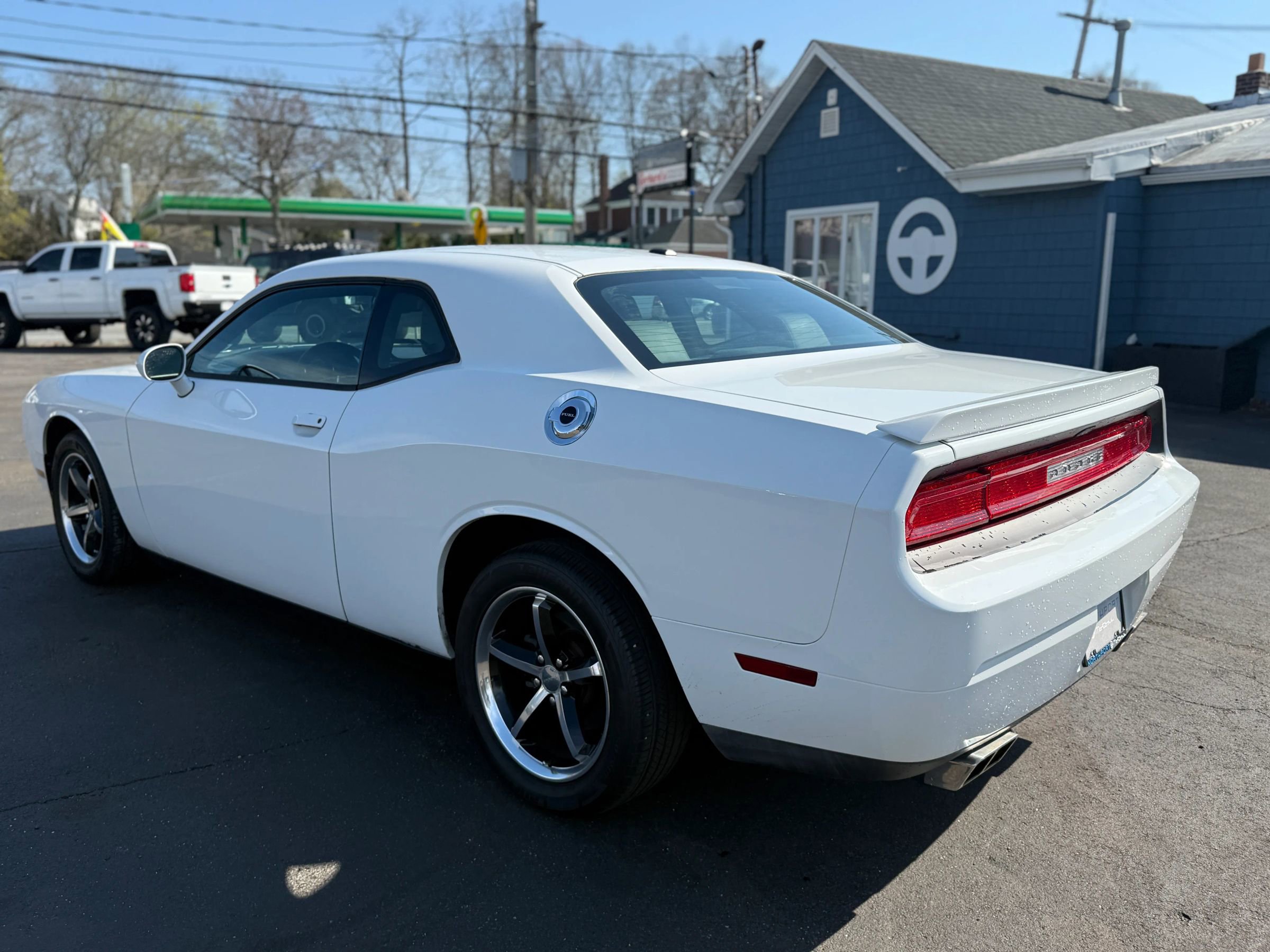 Used 2011 Dodge Challenger image 4
