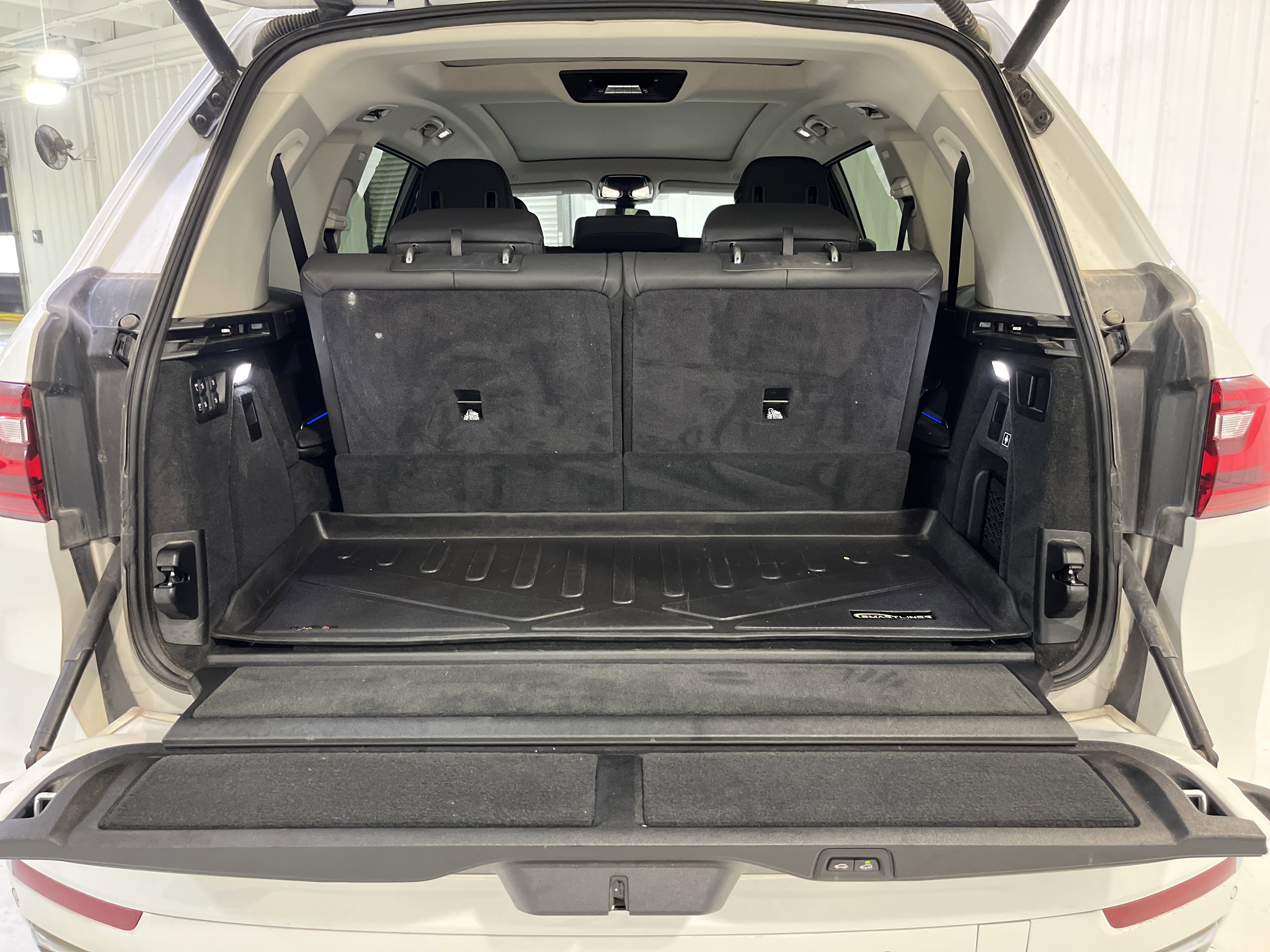 Used 2021 BMW X7 xDrive40i w/ Premium Package image 18