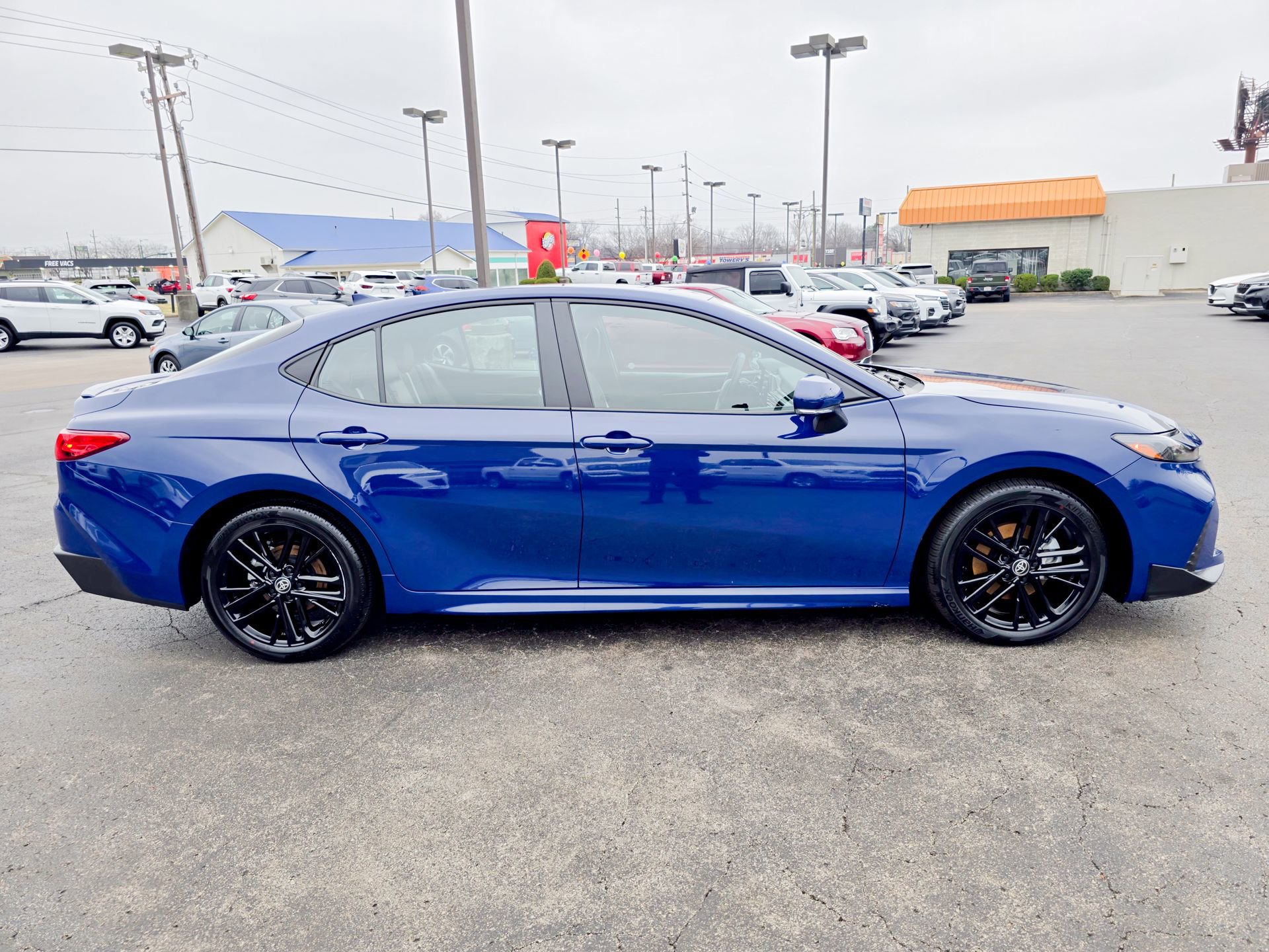 Used 2025 Toyota Camry SE image 24