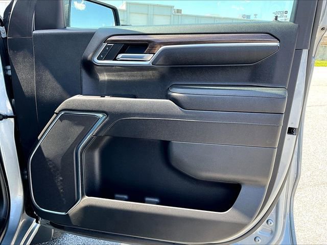 Used 2023 Chevrolet Silverado 1500 LT AWD/4WD image 12
