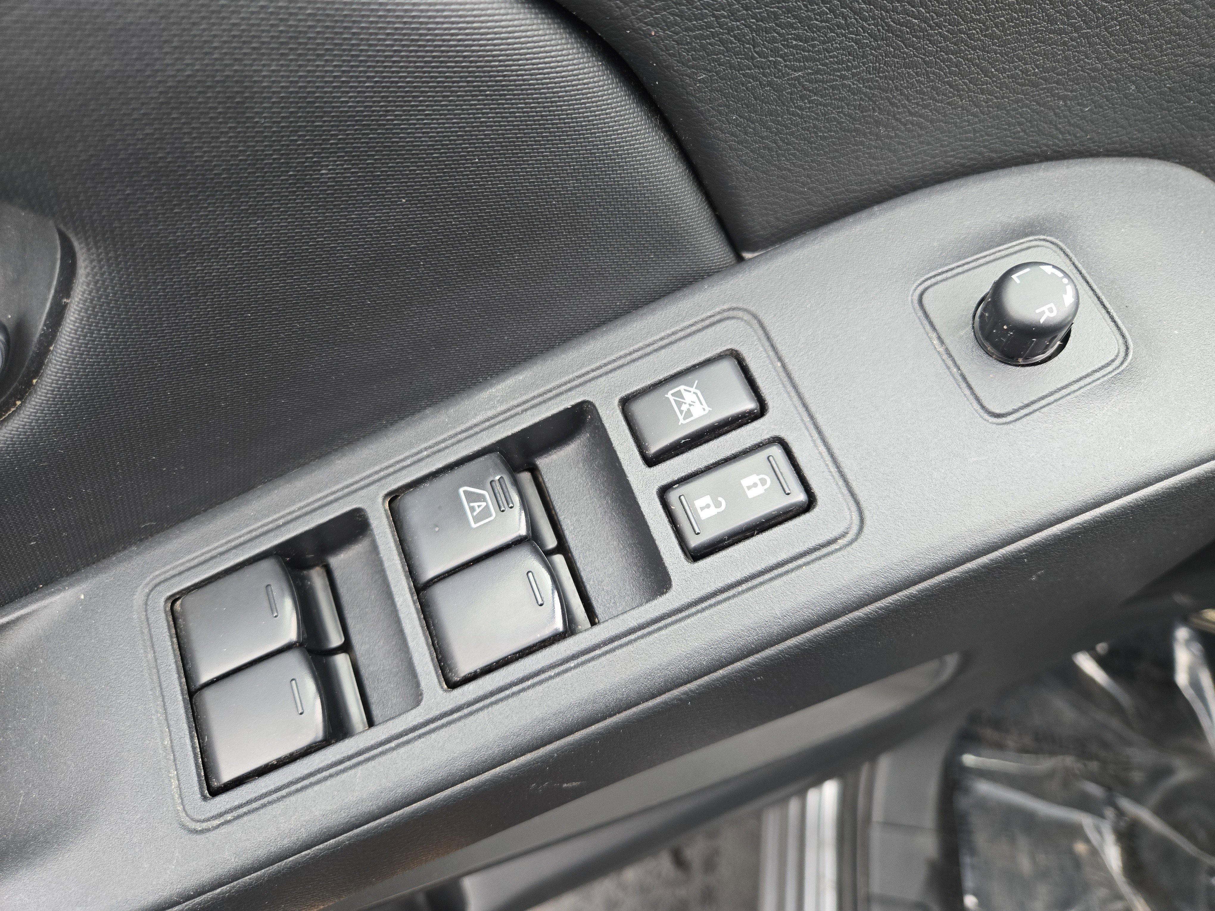 Used 2022 Nissan Frontier SV w/ Technology Package image 14