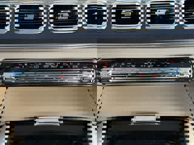 Used 2020 Mercedes-Benz GLE 350 4MATIC w/ Premium Package image 23