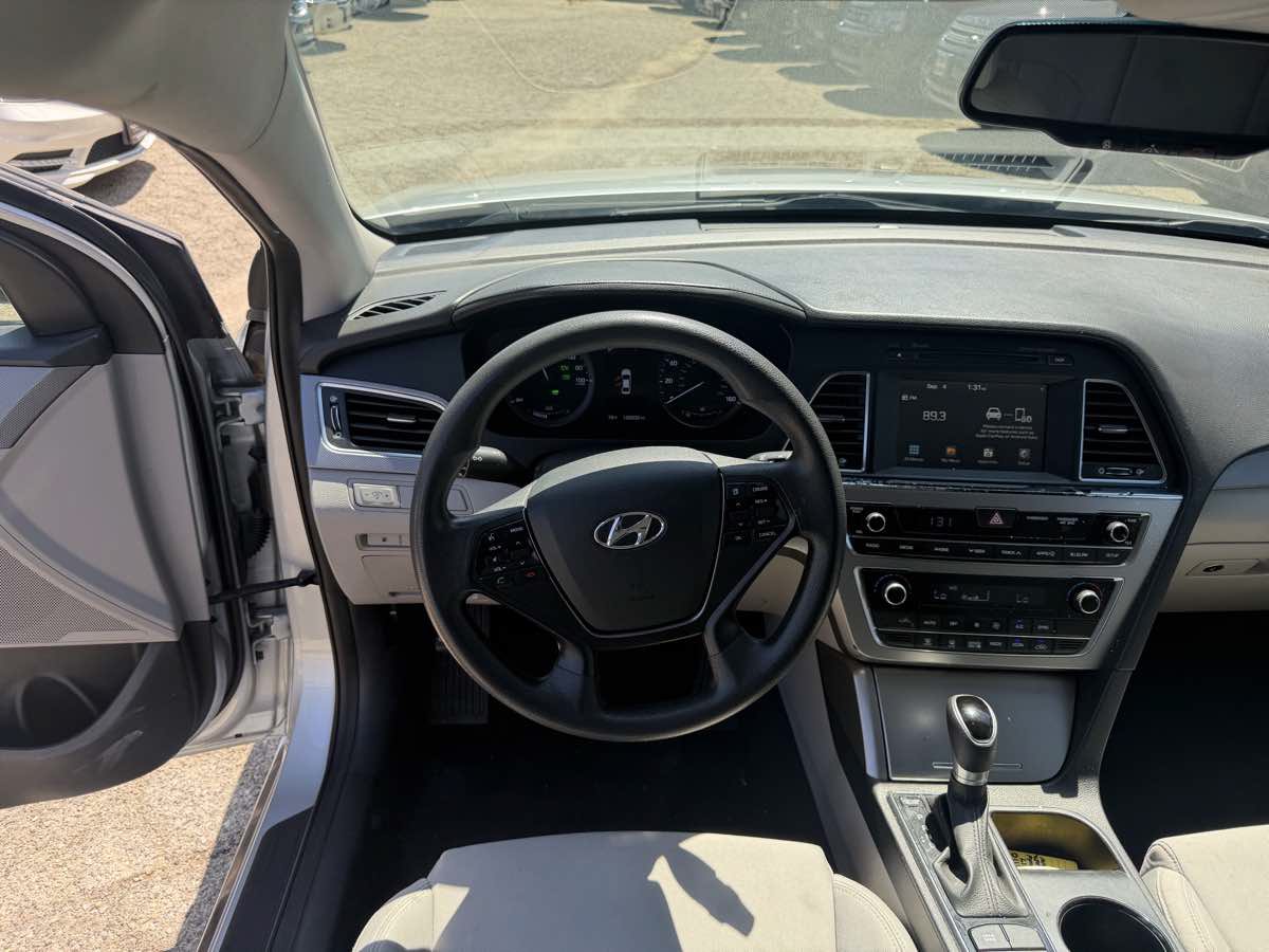 Used 2017 Hyundai Sonata SE FWD image 16