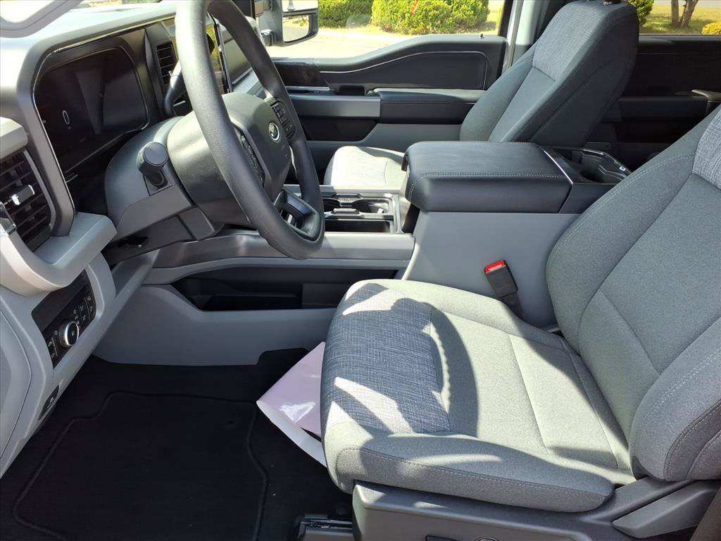 New 2026 Ford F250 XLT w/ XLT Premium Package AWD/4WD image 3