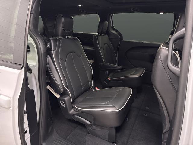 Used 2024 Chrysler Pacifica Limited w/ S Appearance Package image 31