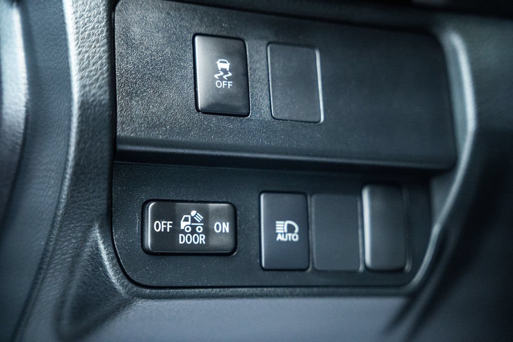 Certified 2022 Toyota Tacoma SR5 AWD/4WD image 40