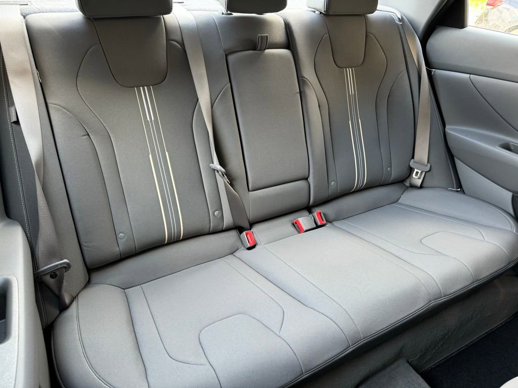 New 2025 Hyundai Elantra SEL image 17