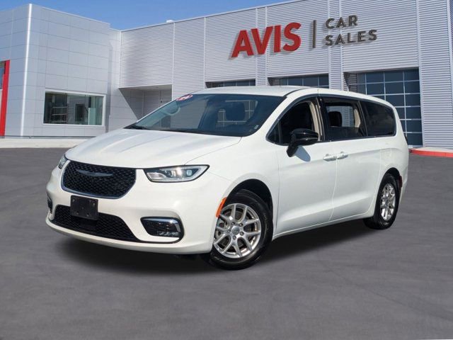 Used 2024 Chrysler Pacifica Touring-L image 1