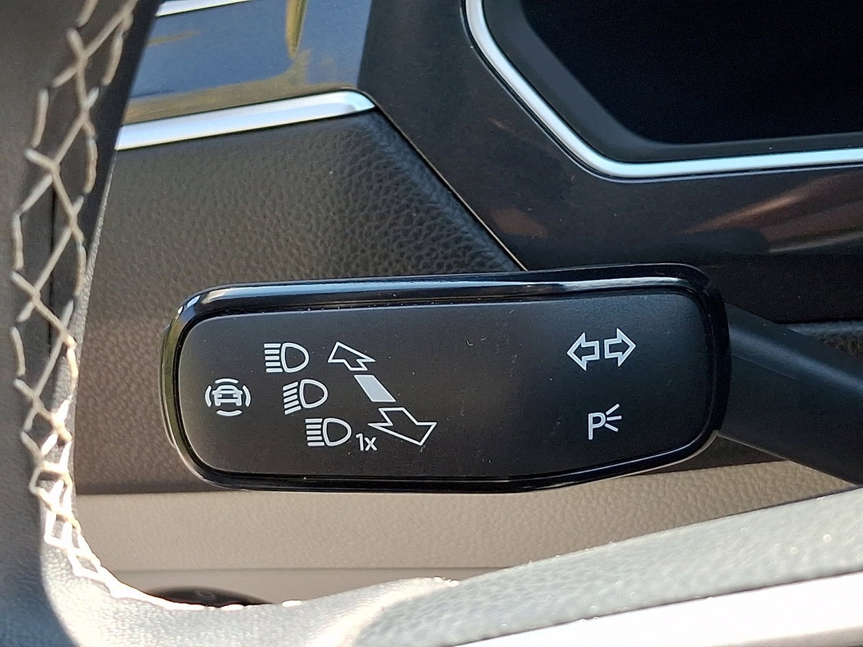 Certified 2024 Volkswagen Tiguan SE FWD image 26