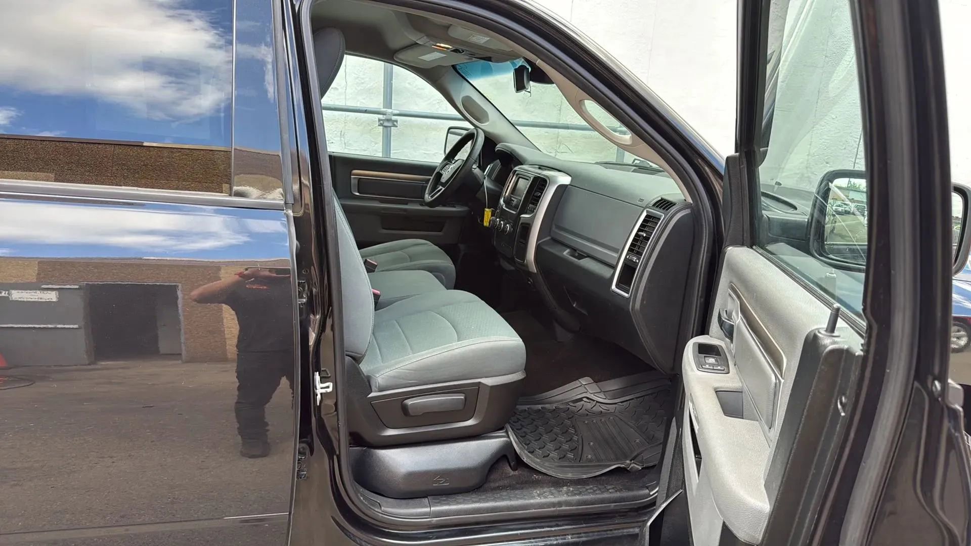 Used 2016 RAM 1500 Classic SLT AWD/4WD image 22