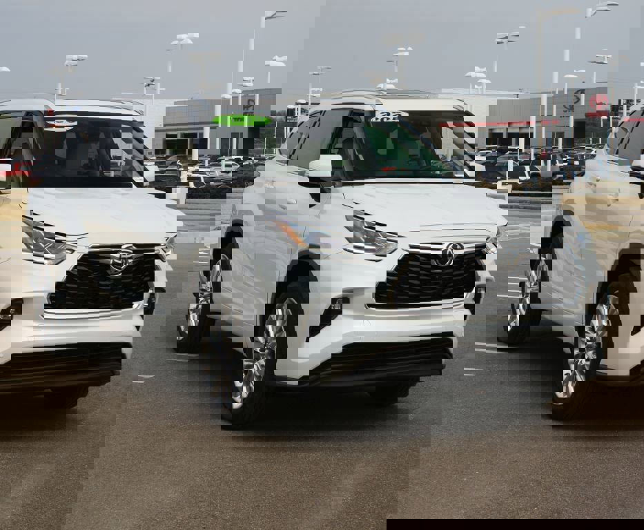 Certified 2025 Toyota Highlander Limited image 2
