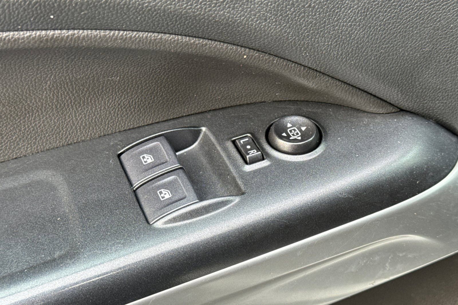 Used 2022 Chevrolet Colorado LT w/ Fleet Safety Package image 11