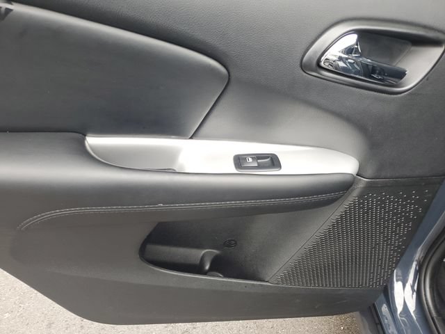 Used 2018 Dodge Journey SXT w/ Connectivity Group FWD image 17