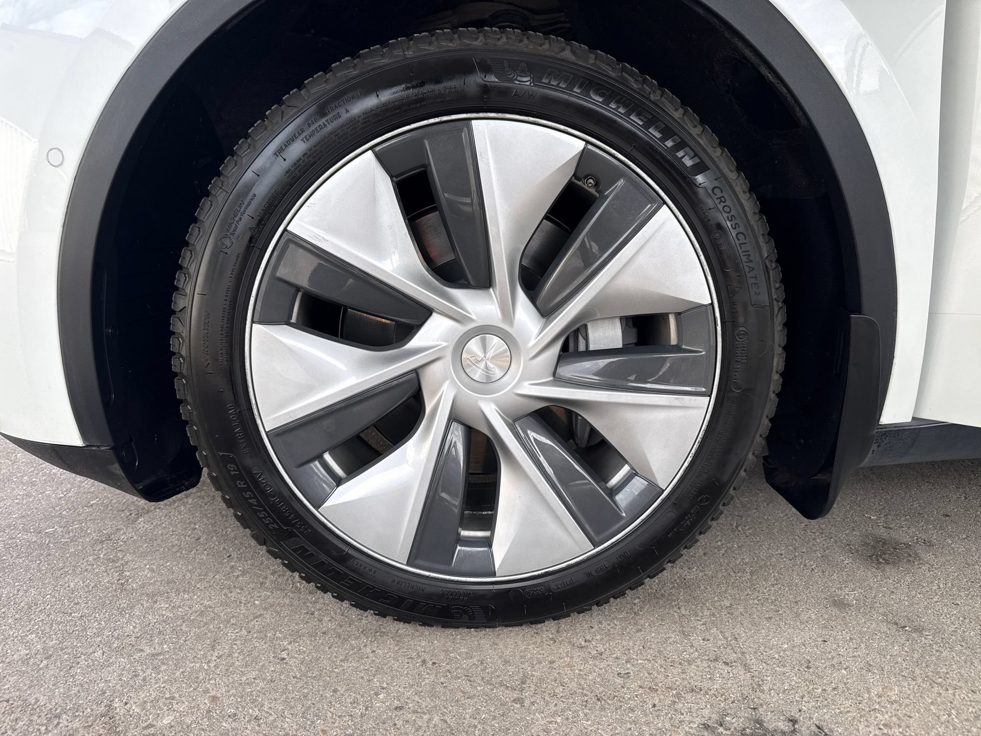 Used 2022 Tesla Model Y Long Range AWD/4WD image 22
