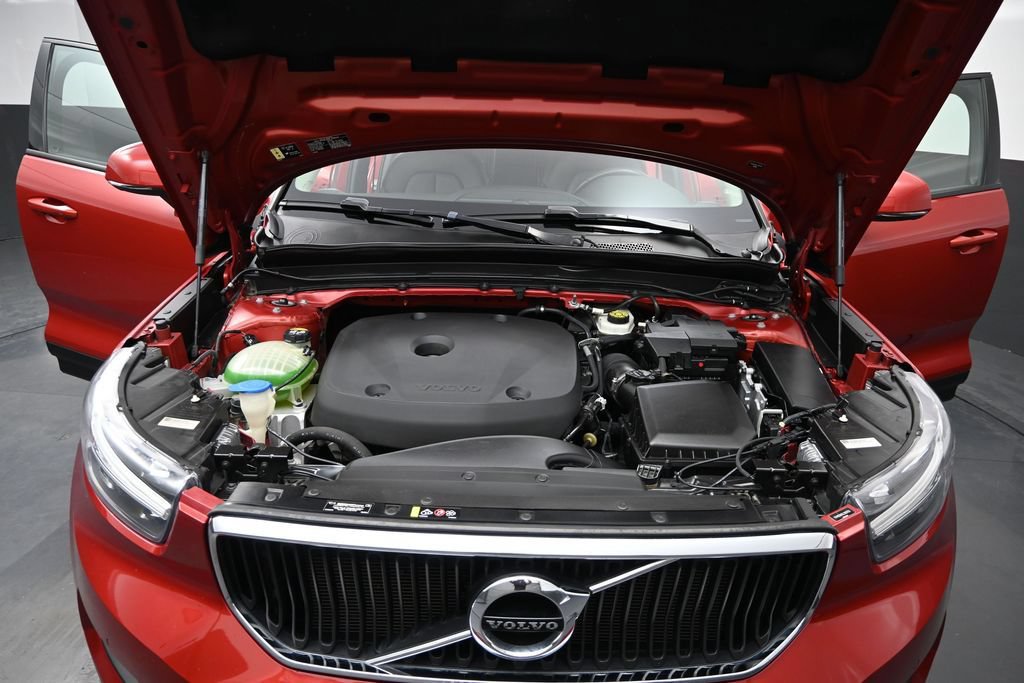Used 2020 Volvo XC40 T5 Momentum w/ Protection Package Premier AWD/4WD image 9