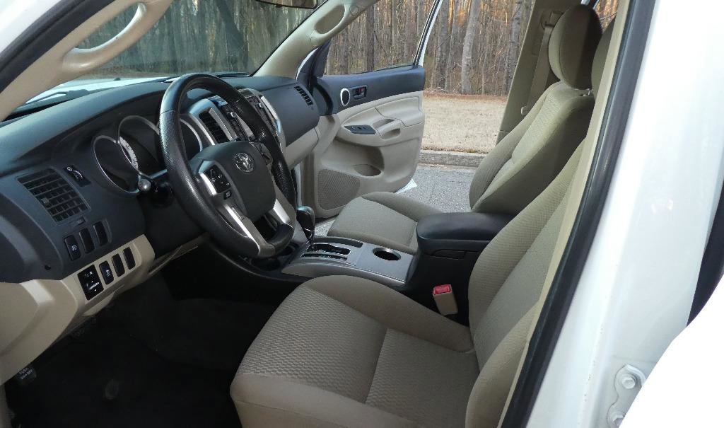 Used 2015 Toyota Tacoma PreRunner w/ SR5 Package image 4