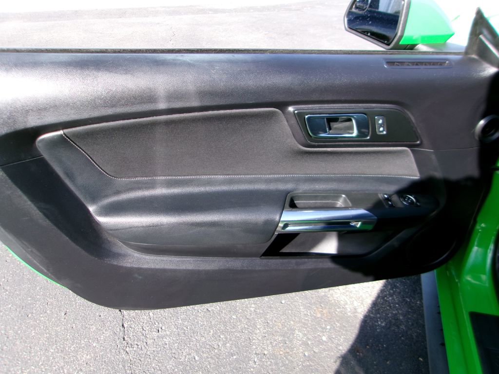 Used 2019 Ford Mustang Coupe image 8