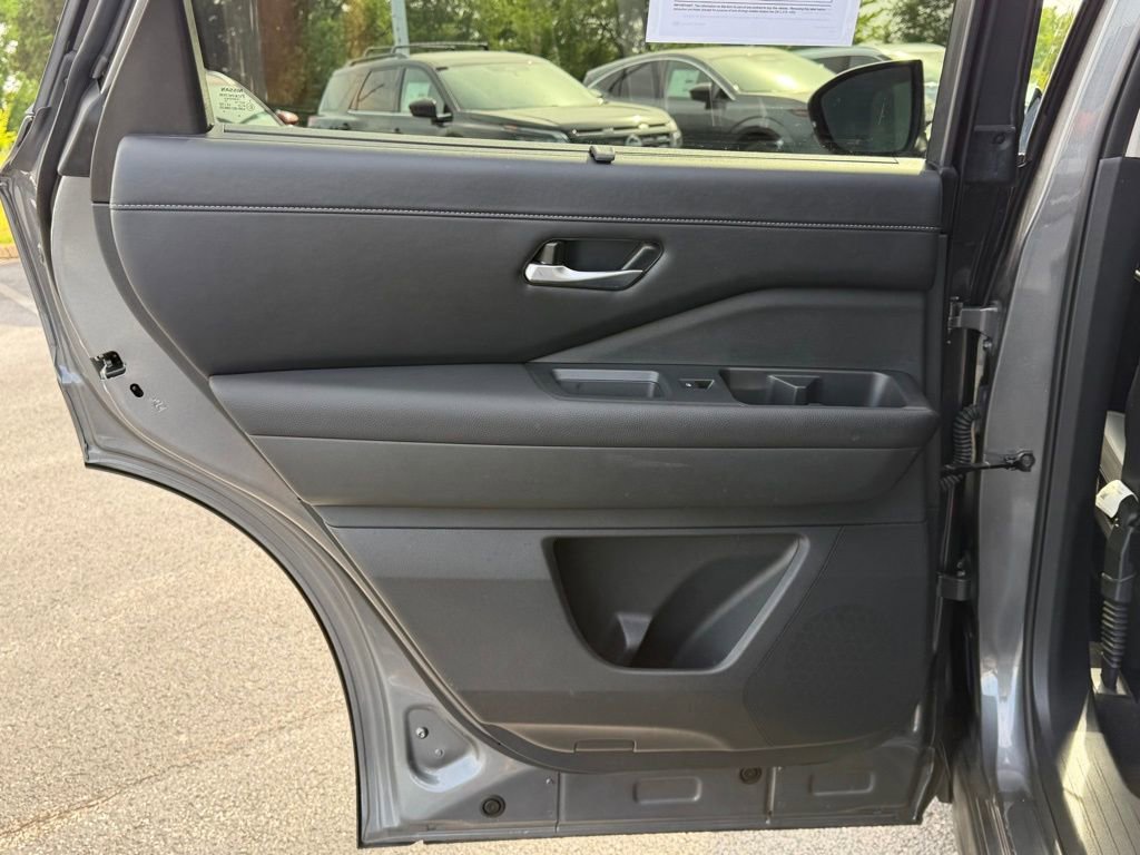 Used 2025 Nissan Pathfinder SL w/ Cargo Package FWD image 18