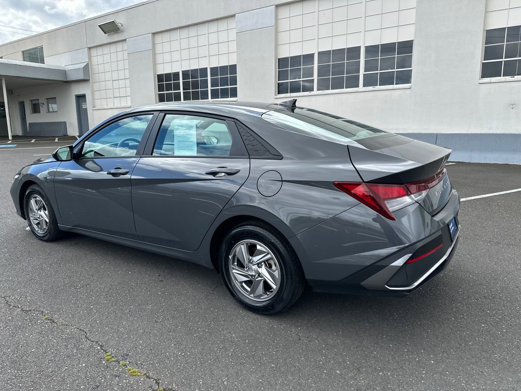 Certified 2025 Hyundai Elantra SE image 4