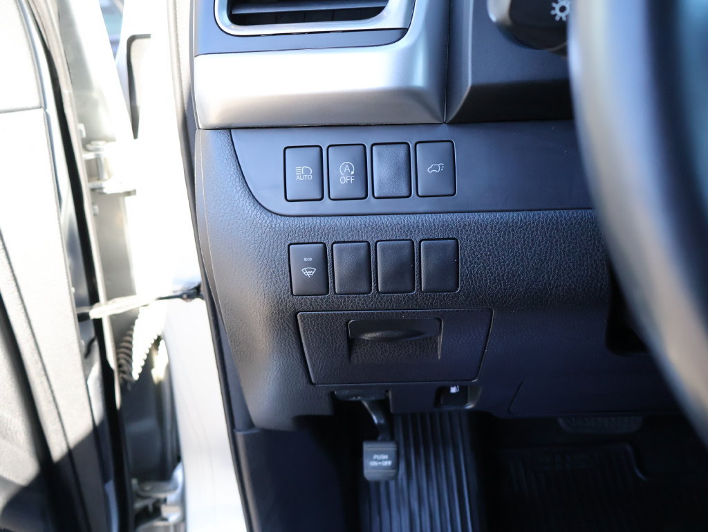 Used 2017 Toyota Highlander SE AWD/4WD image 30