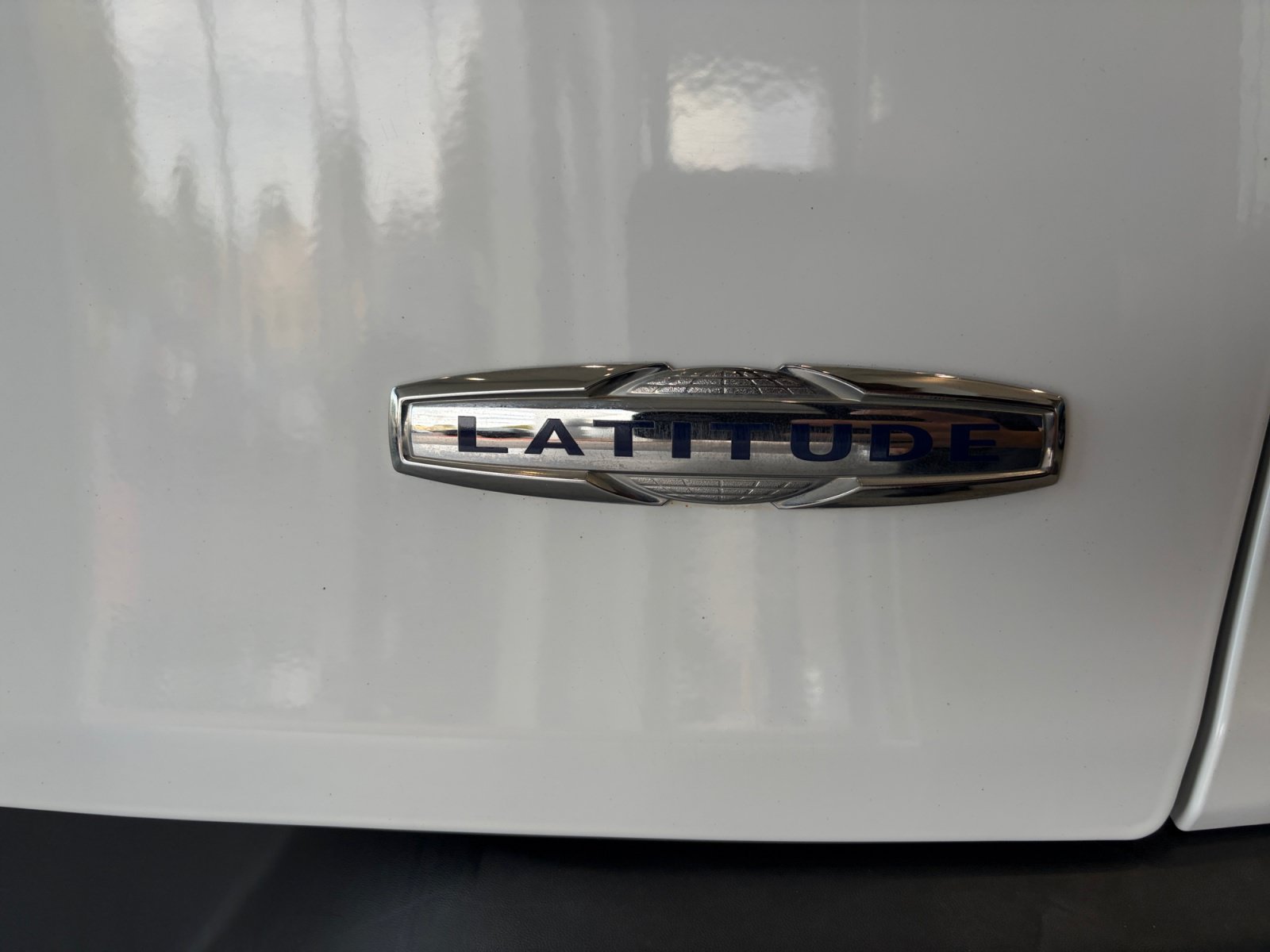 Used 2015 Jeep Cherokee Latitude FWD image 30
