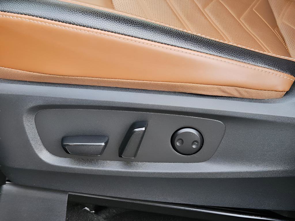 Used 2024 Nissan Pathfinder Platinum image 23