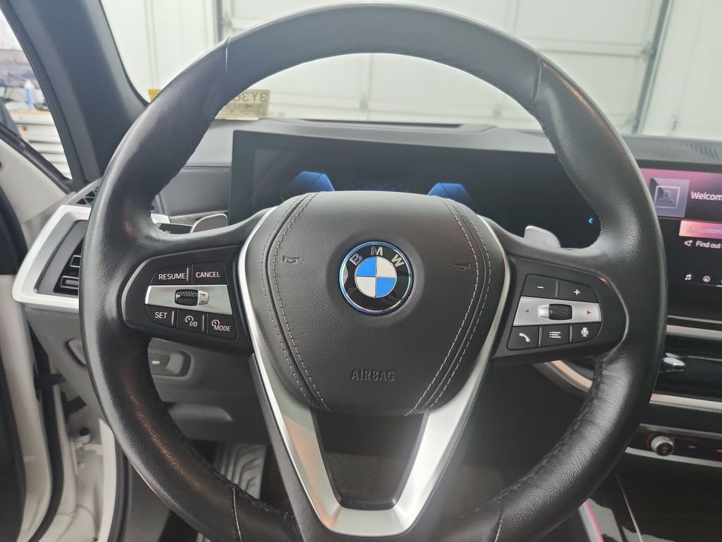 Used 2025 BMW X5 xDrive50e AWD/4WD image 23