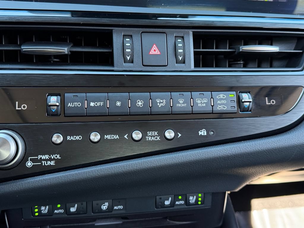 Certified 2022 Lexus ES 300h w/ Premium Package FWD image 23