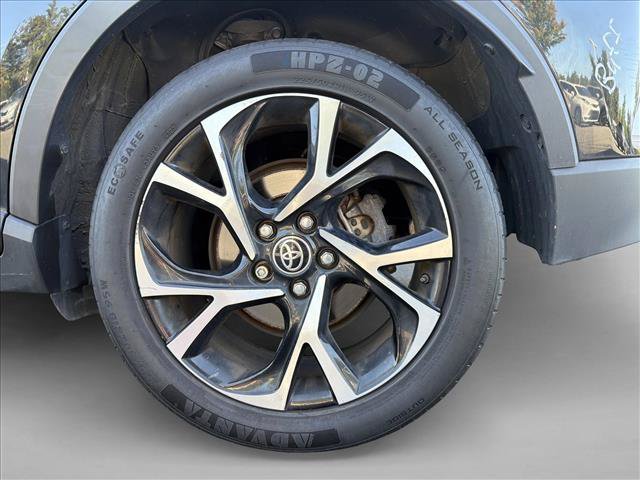 Used 2020 Toyota C-HR XLE FWD image 9