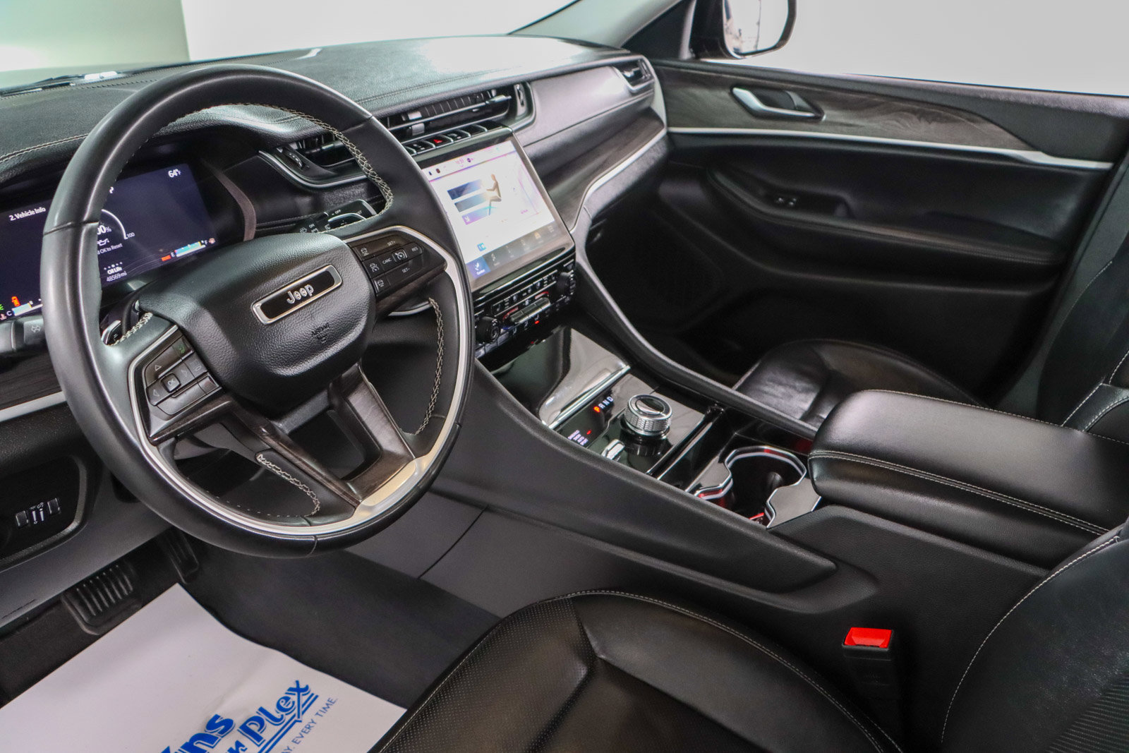 Used 2023 Jeep Grand Cherokee Limited w/ Luxury Tech Group II image 23