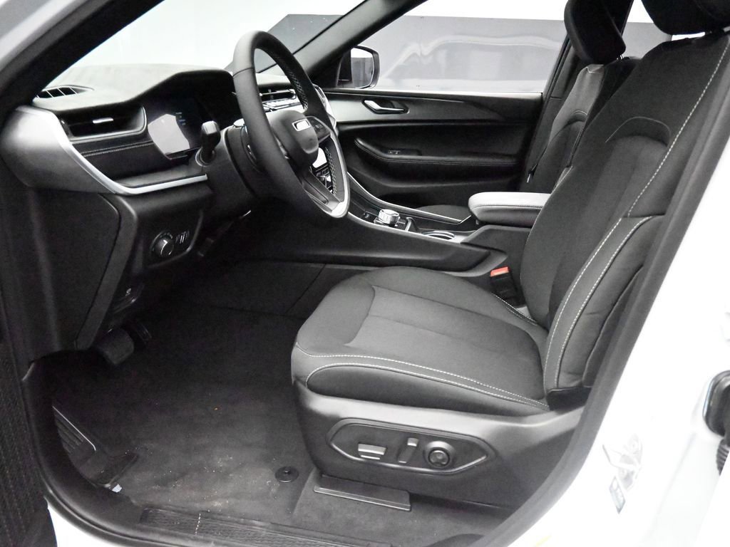 Used 2024 Jeep Grand Cherokee L Laredo w/ Luxury Tech Group I image 10